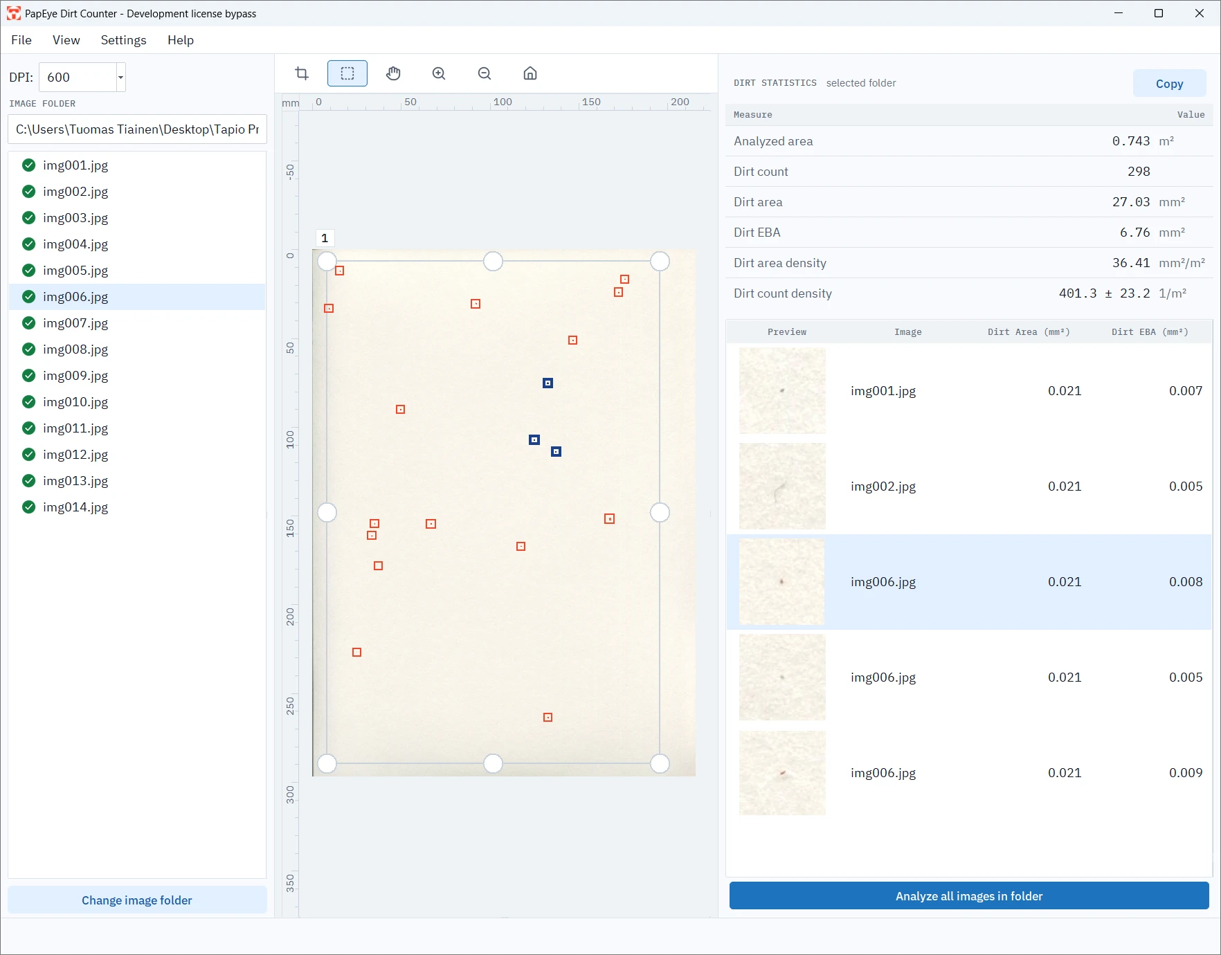 The PapEye Dirt Counter window: a folder of 14 scans at 600 DPI, the detected dirt specks marked on the selected scan, and the folder's dirt statistics with close-ups of the largest specks.